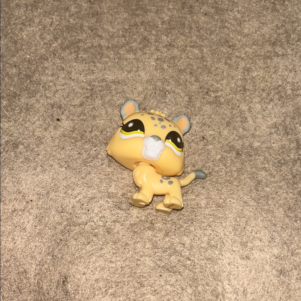 Littlest Pet Shop Yellow & Gray Spotted Cheetah Figure